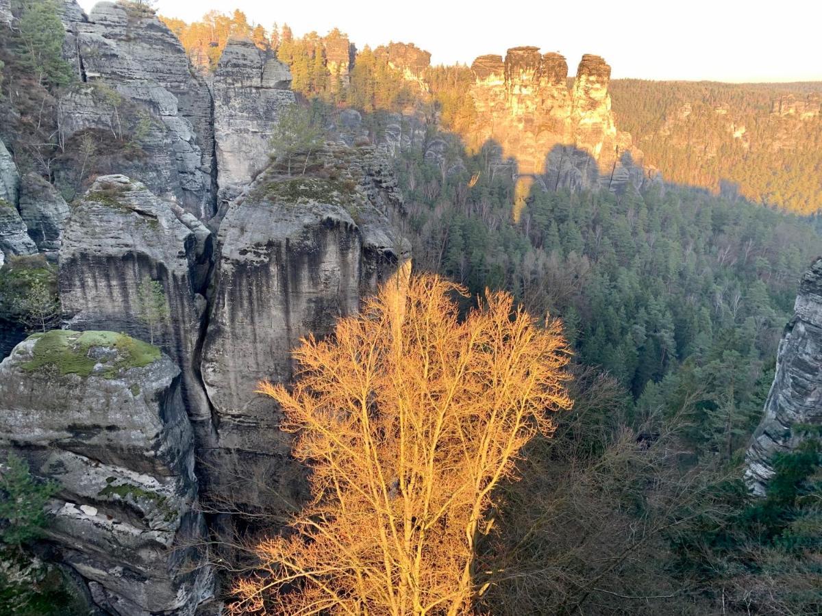 Restaurant Und Pension Zur Puppenstube Stolpen Exterior foto
